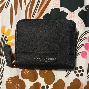 Marc Jacobs Elegant Black Zip Wallet Card Holder